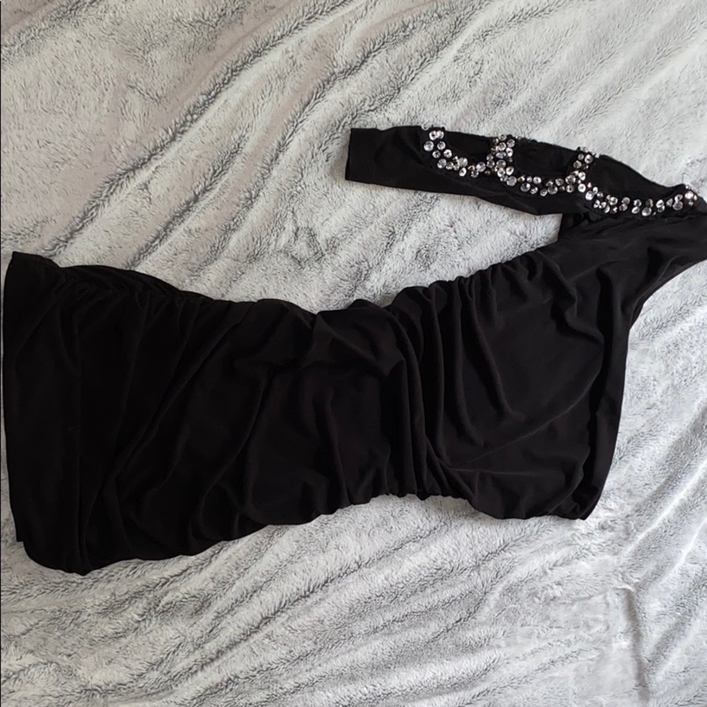 One sleeve dress